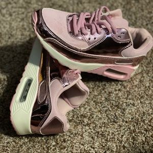 Cute light pink tennis shoes